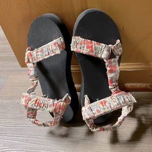 NWoT Women's floral Platform Sport Sandals - Universal Thread Floral 6